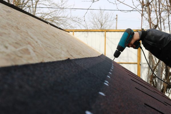 fixing-soft-tiles-on-the-roof-slope-2025-04-03-21-23-14-utc